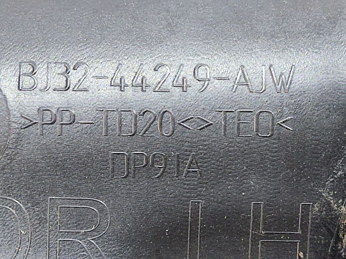 LR054318 Кришка петлі задньої двері ліва Range Rover Evoque L538 (2012-2018) Б / У